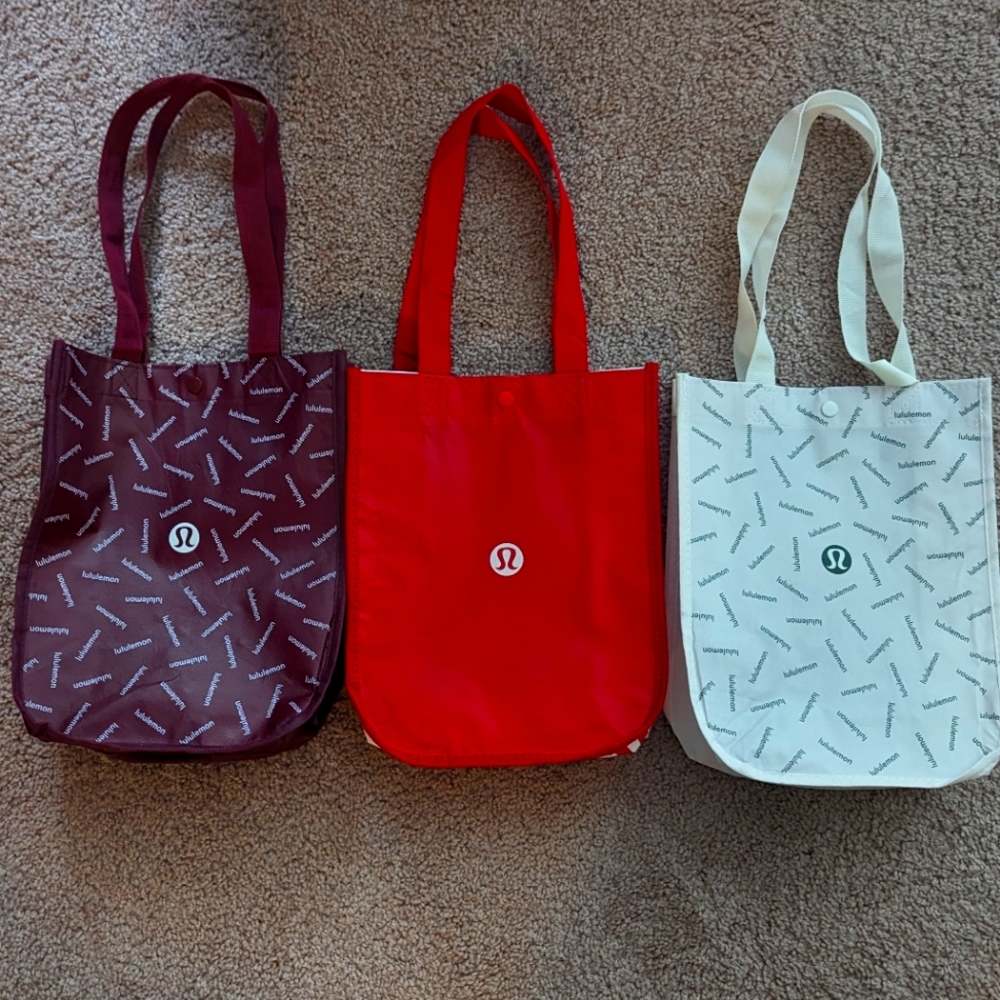 3 Lululemon shoppers